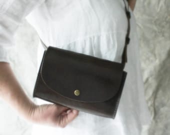 Leather convertible handbag