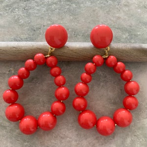 Boucles d'oreilles de perles en résine Les Brigitte rouge corail