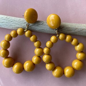 Boucles d'oreilles de perles en résine Les Brigitte moutarde