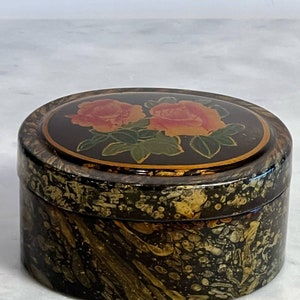 Vintage Lacquered Trinket Jewlery Bax