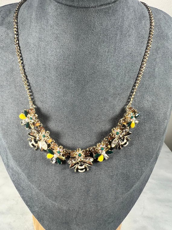 VTG Ann Taylor Bee Neco