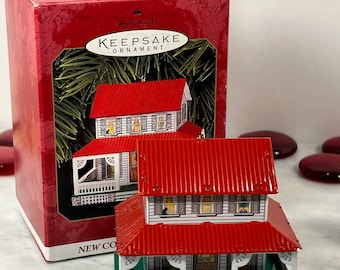 1999 Hallmark Christmas Ornament Farm House Town and Country Series No. 1