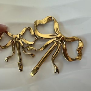 Coquette Theme Gift Box Brass Bow Wall Hook for Bedroom Coquette Room Decor for Dorm Bow Key Hanging Hook Bathroom College Apartment Gift
