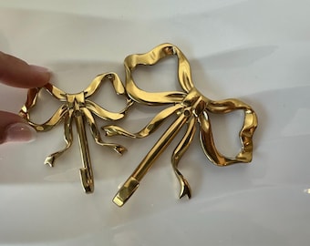 Coquette Theme Gift Box Brass Bow Wall Hook for Bedroom Coquette Room Decor for Dorm Bow Key Hanging Hook Bathroom College Apartment Gift