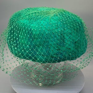 Vintage 1950’s Gene Doris of New York, Emerald Green Feather Pill Box Hat