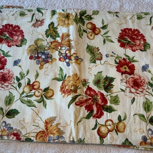 Floral Table Runner and Four Matching Placemats From Emma&#39;s Garden, Park Design