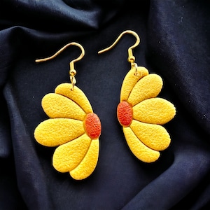 Daisy Clay Earrings, Flower Earrings, Dangle Clay Earrings, Handmade, Spring Earrings, Gift for Her