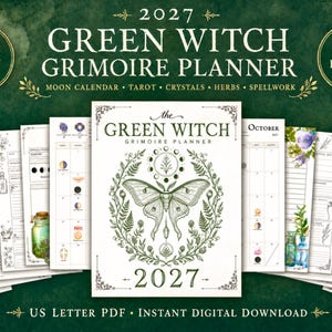 Può includere: Un planner digitale 2027 Green Witch Grimoire di 231 pagine. La copertina presenta un'illustrazione di una falena, fasi lunari ed elementi botanici. Le pagine interne includono calendari, guide ai cristalli, tarot e riferimenti alle erbe.