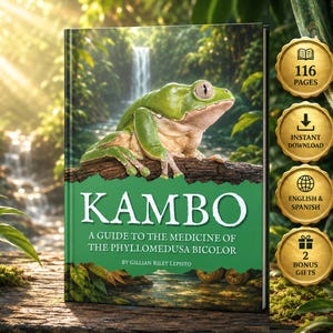 Puede incluir: Un libro titulado KAMBO: A GUIDE TO THE MEDICINE OF THE PHYLLOMEDUSA BICOLOR por Gillian Riley Lepisto. La portada muestra una rana verde sobre un tronco con una cascada de fondo. Cuatro insignias doradas indican 116 páginas, descarga instantánea, opciones de idioma inglés y español, y 2 regalos adicionales.