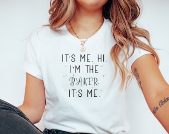 Lustiges Bäcker T-Shirt: "It's Me, Hi, I'm The Baker" Unisex Tee