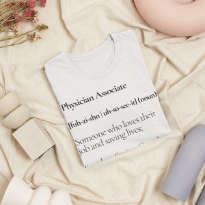 Lustiges personalisiertes Arzt-Partner-Definitions-Shirt, Arzt-Assistent-Geschenke für sie, lustiges Arzt-T-Shirt, Unisex-T-Shirt