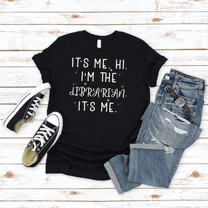 Librarian Tshirt, Funny Librarian T Shirt, It's Me, Hi. I'm The Librarian Shirt, Librarian Gift, School Librarian Tee, Reading Teacher Shirt