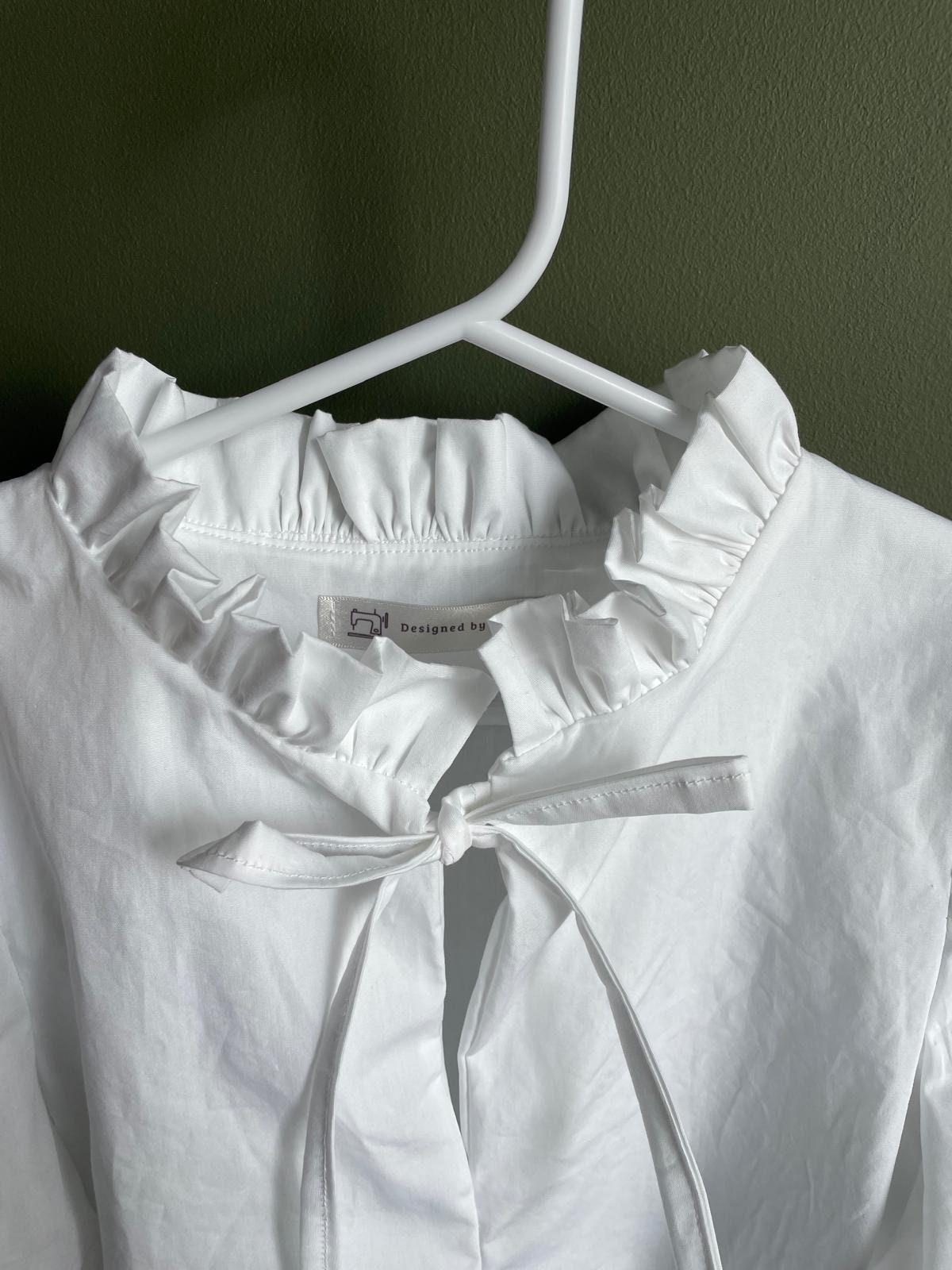 TIE FRONT RUFFLED TOP