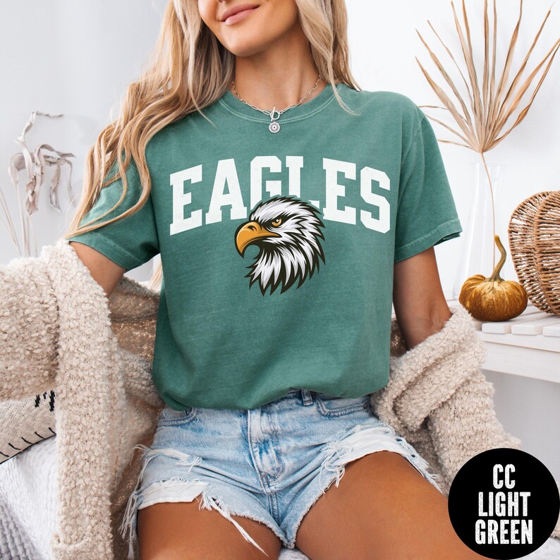 Camiseta con la mascota de los Eagles, camiseta retro de los Eagles de Comfort Colors®, regalo para aficionados de los Eagles, camiseta con la mascota de la escuela Eagles, camiseta con la mascota del equipo de fútbol americano Eagles imagen 7