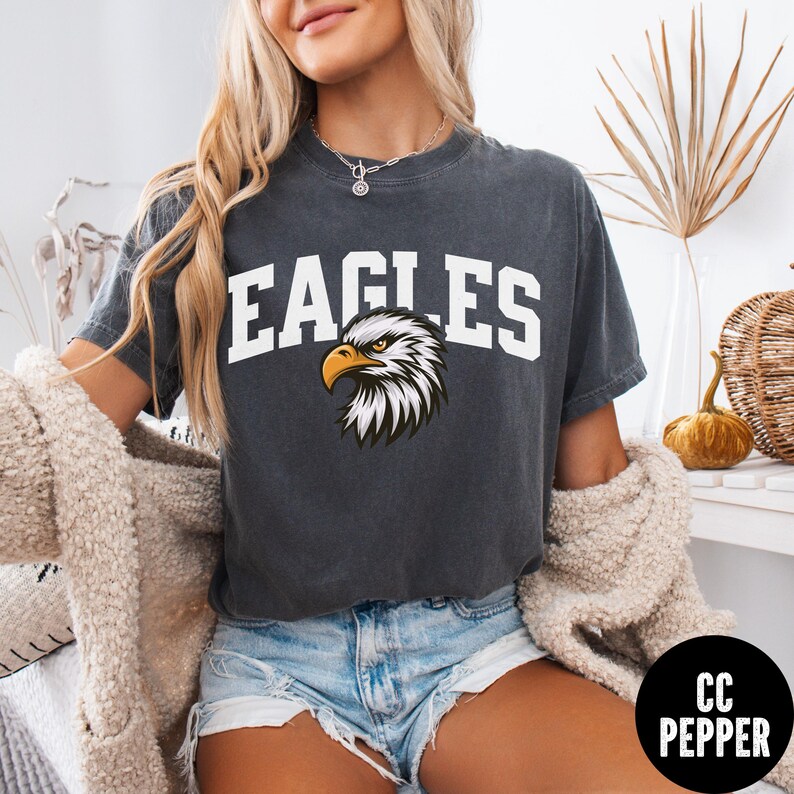 Camiseta con la mascota de los Eagles, camiseta retro de los Eagles de Comfort Colors®, regalo para aficionados de los Eagles, camiseta con la mascota de la escuela Eagles, camiseta con la mascota del equipo de fútbol americano Eagles imagen 5