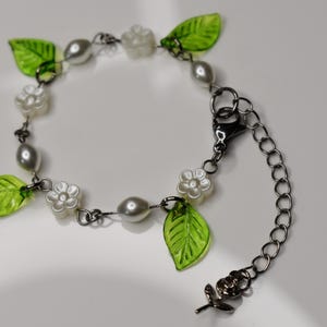 White Flowers Beaded Bracelet w/ Green Leaf Beads - Handmade Jewelry - Stainless Steel, Silver Color - Fairycore Jewelry