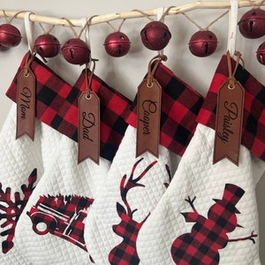 Etiquetas de cuero personalizadas para nombres en forma de medias navideñas