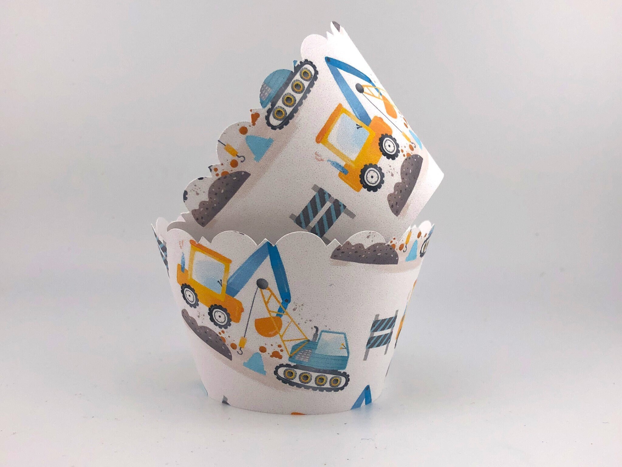 CONSTRUCTION Party Cupcake Wrappers Scalloped Edge Smooth Finish Dirt Party