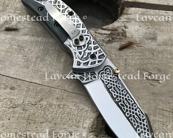 Viking Celtic Graverad Fällkniv: Handgjord Fickkniv med D2-stålblad