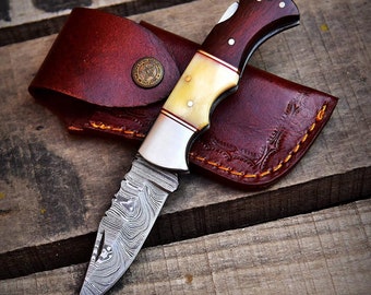 Handgjord fällkniv i damaskusstål: Handtag i rosenträ och ben. Present till honom, julklapp.