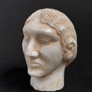 Oude Grieks-Romeinse sculptuur met marmeren hoofd – Klassieke oudheid