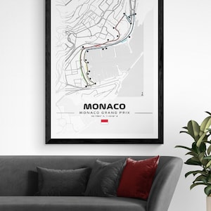Peut inclure: Une carte en noir et blanc du circuit du Grand Prix de Monaco. La carte montre le parcours de la course, y compris les virages et le port. Le texte "MONACO MONACO GRAND PRIX 43.7368&deg; N, 7.4245&deg; E" est imprim&eacute; sous la carte.