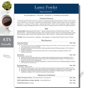 Puede incluir: Un currículum vitae para un científico de datos llamado Lance Fowler. El currículum incluye información de contacto, un resumen profesional, habilidades, experiencia laboral, educación y certificaciones. El currículum está formateado con un esquema de color azul y blanco.