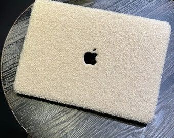 Teddy Furry Fluffy Bouclé Plüsch Strukturiertes Apple MacBook Pro Air Retina Laptop 13 14 15 16 Zoll Hülle Hülle Creme Weiß Beige Weich 13,6