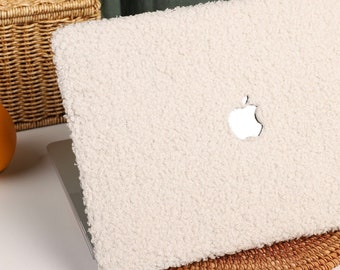 Fluffy Teddy Furry Bouclé Plush Textured Apple MacBook Pro Air Retina Laptop 13 14 15 16 pulgadas Funda Funda Crema Blanco Beige