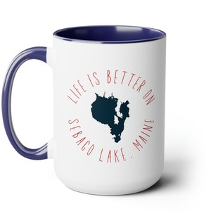 Lac Sebago, carte, tasses à café bicolores, 15 oz, La vie est meilleure, tasse, cadeau, camp, chalet, vacances, mariage, maman, papa, rouge, bleu marine, Maine,