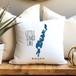 Little Sebago Lake Karte, Maine Square Kissen, Akzent, Überwurf, Statement, Geschenk, Lager, Hütte, Bauernhausdekor, Leben am See, Urlaub, Dekoration