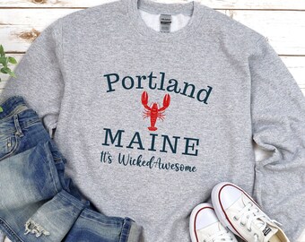 Portland Maine, Bluza z kapturem It's Wicked Awesome, Grafika z homarami Unisex Heavy Blend Bluza z okrągłym dekoltem grupy ME rodzinne wakacje Nowa Anglia