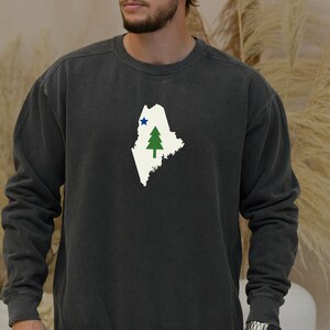 Maine, Comfort Colors, State, style drapeau 1901, hommes femmes, Sweat-shirt unisexe teint en vêtement, pin, arbre, étoile, cadeau, famille, Noël,