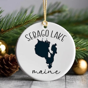 Sebago, See, Karte, Maine, ME, Keramik, Ornament, rund, Urlaub, Baum, Weihnachten, Dekor, Zuhause, Geschenk, Mama, Familie, Lager, Hütte, Hochzeit, Spaß