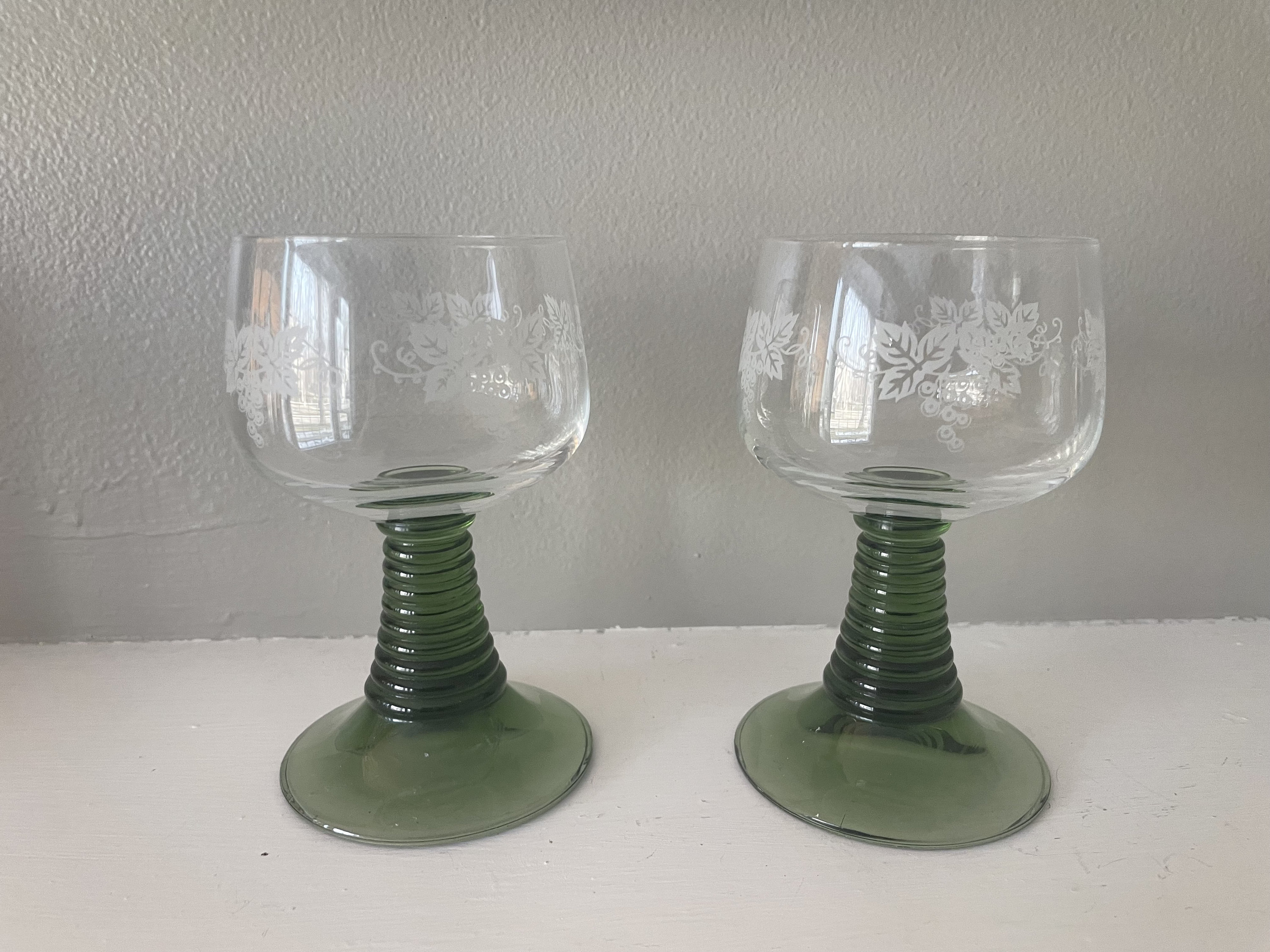 アメジスト Pair of Vintage Luminarc France Arcoroc Green Stem Wine