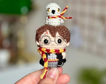 Patrón de crochet para el amigurumi de niño mago y búho (PDF) (Inglés)