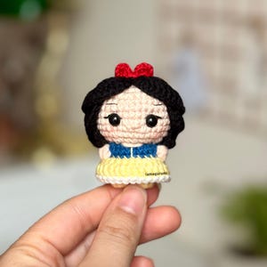 Patron au crochet pour la princesse enneigée Amigurumi (PDF) (anglais)