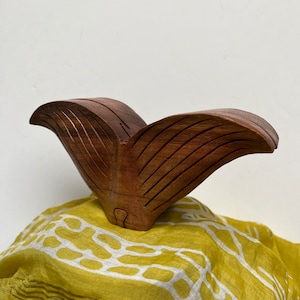Caixa de quebra-cabeça de cauda de baleia esculpida à mão vintage, cauda de baleia, caixa de quebra-cabeça, esculpida à mão, feita à mão, ideias para presentes, caixa de bugigangas, madeira esculpida, caixa secreta