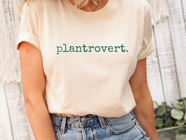 Natural colored plantrovert plant lover tee