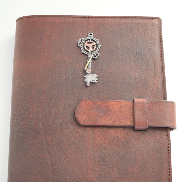 Handgemaakte Italiaanse lederen dagboek, Steampunk-geïnspireerde dagboek, schetsboek, notebook, boek, Steampunk sleutelornament