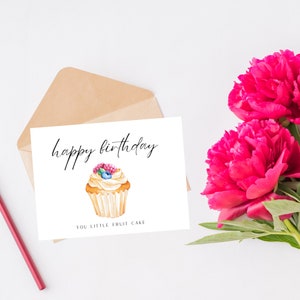 Happy Birthday You Little Fruit Cake - Kuchenliebhaber Geburtstag - Grußkarte zum Geburtstag - Innen blanko Karte - Geburtstagskarte für Jedermann