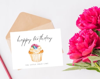 Feliz Cumpleaños, Pequeño Pastel de Frutas - Cumpleaños para Amantes de los Pasteles - Tarjeta de Felicitación para Cumpleaños - Tarjeta Interior en Blanco - Tarjeta de Cumpleaños para Cualquiera
