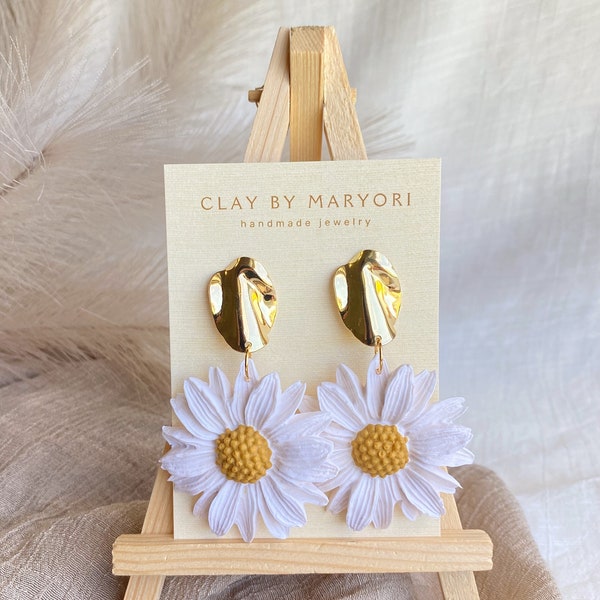 Daisy clay earrings / Spring flower dangle earrings / statement earrings / polymer clay earrings