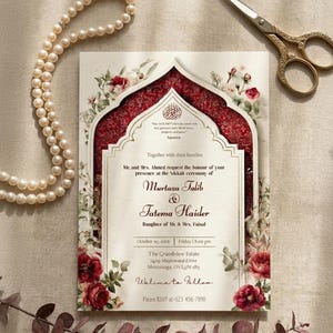 Puede incluir: Una tarjeta de invitaci&oacute;n de boda con un dise&ntilde;o floral rojo y blanco, con los nombres de Murtaza Talib y Fatema Haider. La tarjeta incluye detalles para una ceremonia Nikkah, con un collar de perlas y tijeras doradas en el fondo.