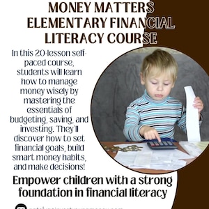 Pode incluir: Gráfico promocional para um curso de literacia financeira. O texto diz "Money Matters Elementary Financial Literacy Course". Uma criança é mostrada usando uma calculadora. O curso ensina orçamento, poupança e investimento.