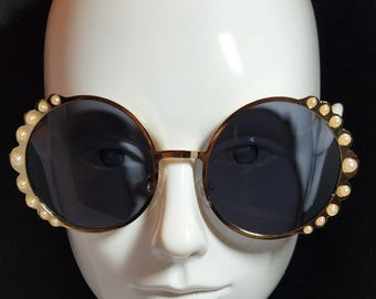 Cheryl Shuman Eyewear Wendi with Pearls Black Sunglasses VINTAGE STYLISH CHERYL SHUMAN WENDI PEARLS SUNGLASSES | eBay main image 2