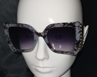 Gray Black square sunglasses