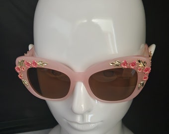 Lunettes de soleil roses rétro