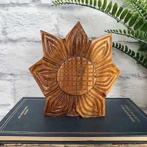 Porta tovaglioli in legno intagliato a mano vintage Porta lettere Fiore Sole 2 toni marrone