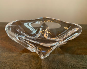 ヴィンテージのリンゴの形をした、希少なDAUMクリスタル灰皿。フランス